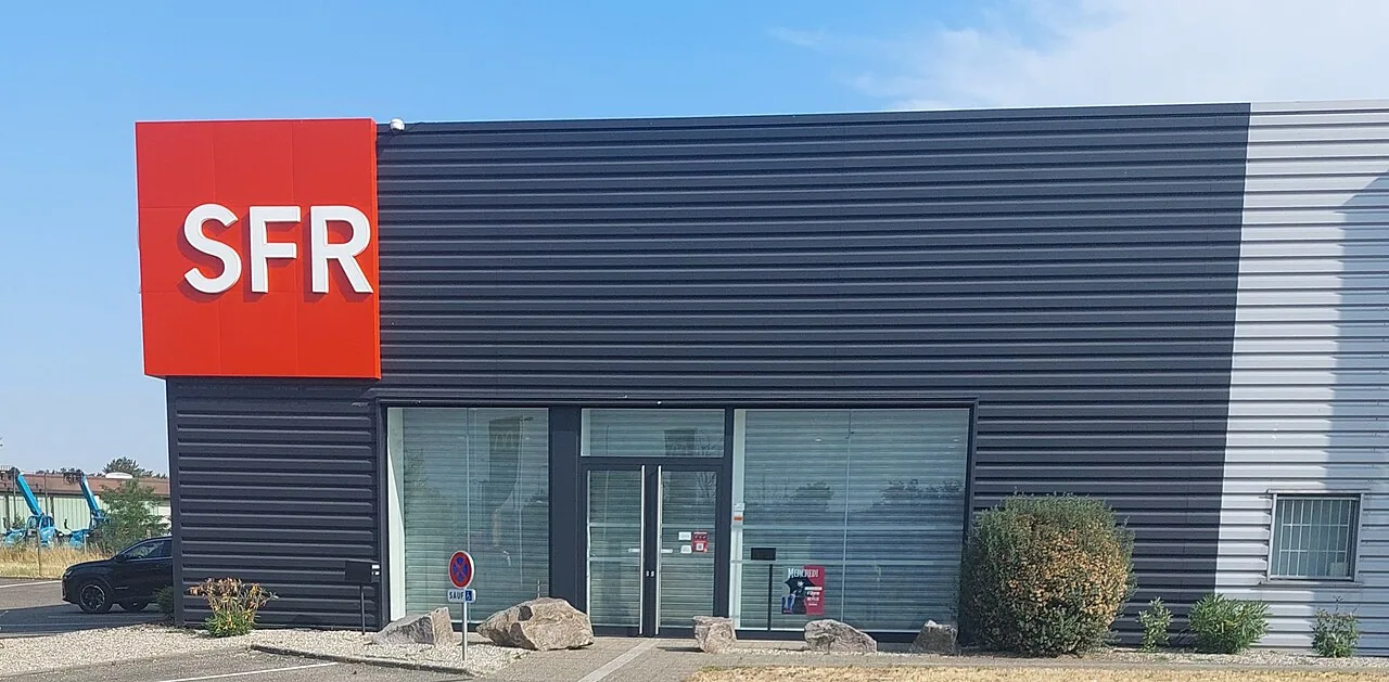 Façade de la boutique SFR allée Joseph Bumb à Haguenau, photographiée en juin 2023
