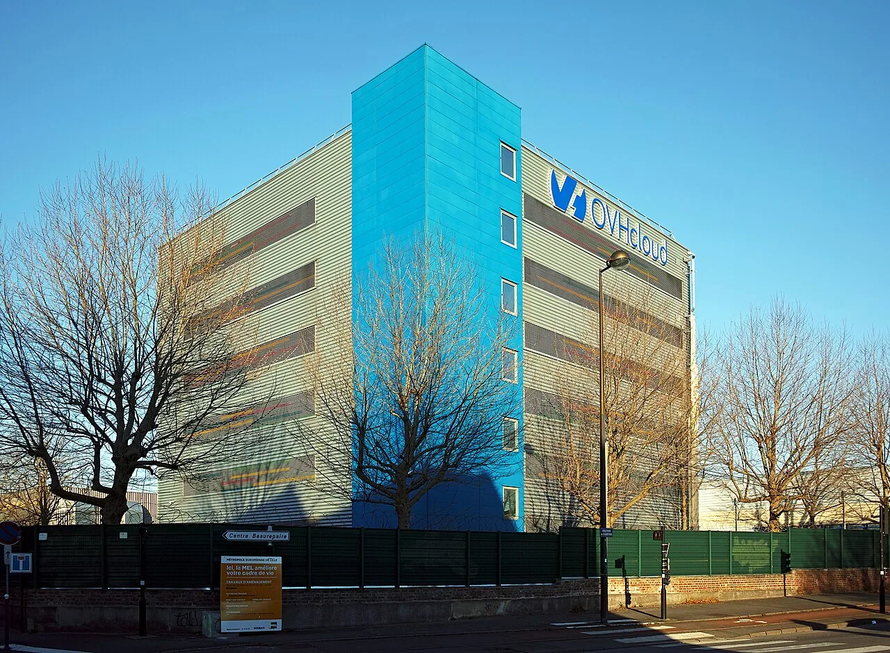 Bâtiment du siège OVHcloud, rue Kellermann à Roubaix, photographié en décembre 2023